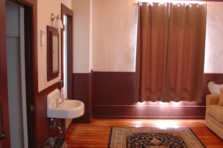Room 24 of 68