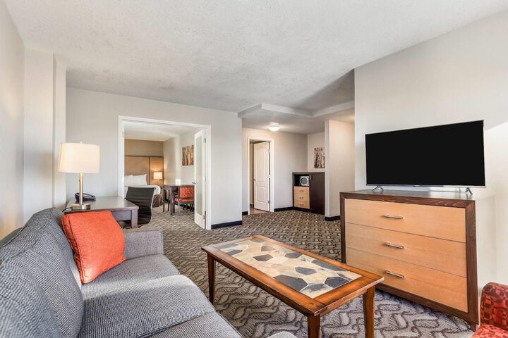 Days Inn by Wyndham Airdrie