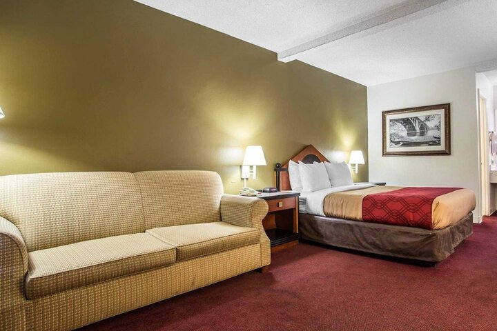 Room 8 of 33