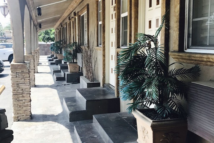 Royala Inn