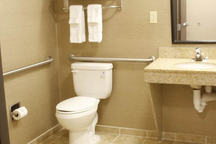 Holiday Inn & Suites Bakersfield by IHG