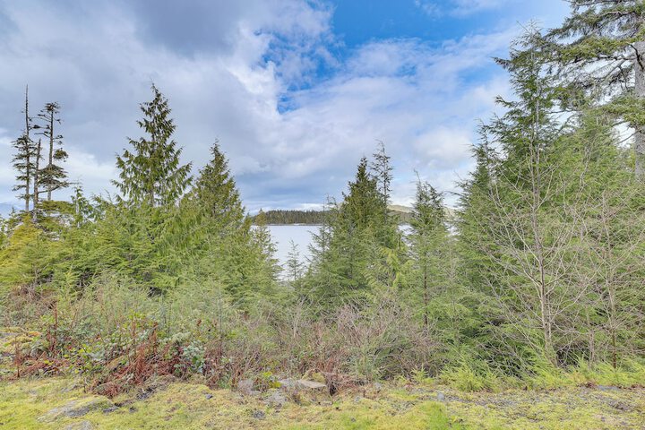 Fish & Hike: Apartment w / Pool Table in Ketchikan!
