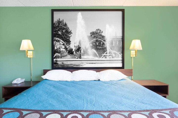 Room 10 of 13