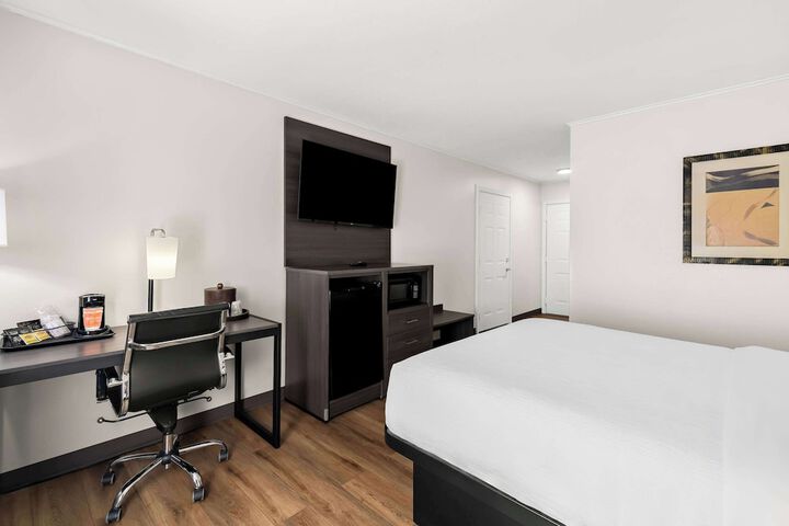 Room 14 of 33