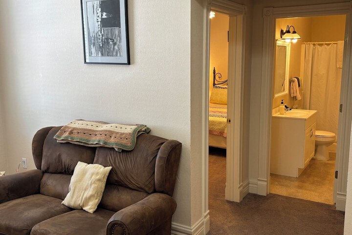 Hermann Crown Suites