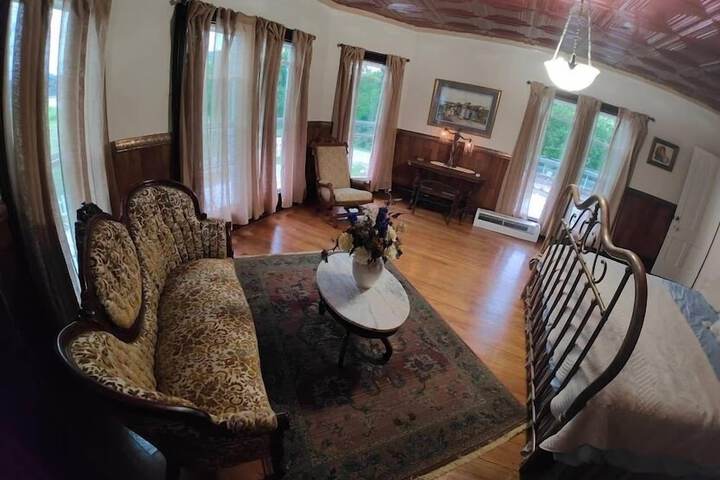 Room 8 of 17