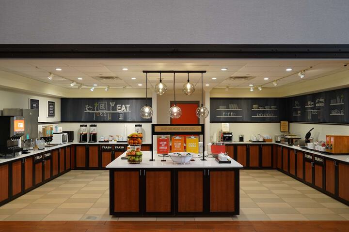 Hampton Inn & Suites Chicago / Aurora