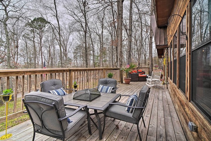 Douglas Lake Cabin w / Mountain-view Deck & Grill