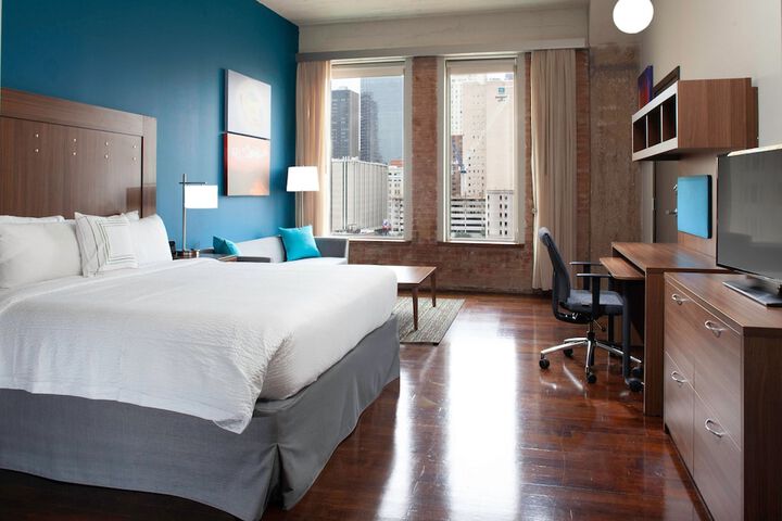 Room 17 of 27
