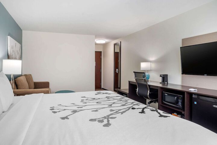 Room 9 of 32