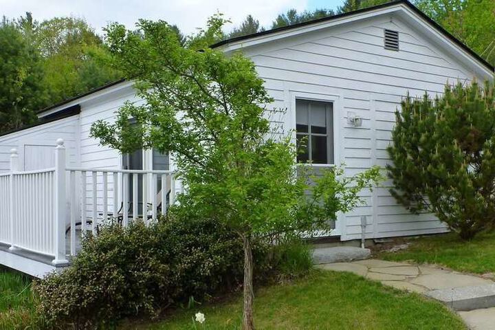 THE TRUMBULL HOUSE BED AND BREAKFAST