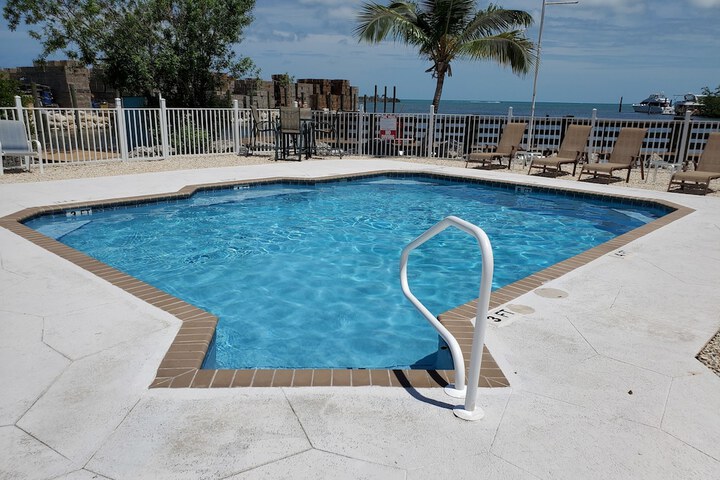Pool 35 of 219
