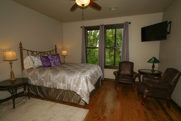 Hidden Meadows B & B