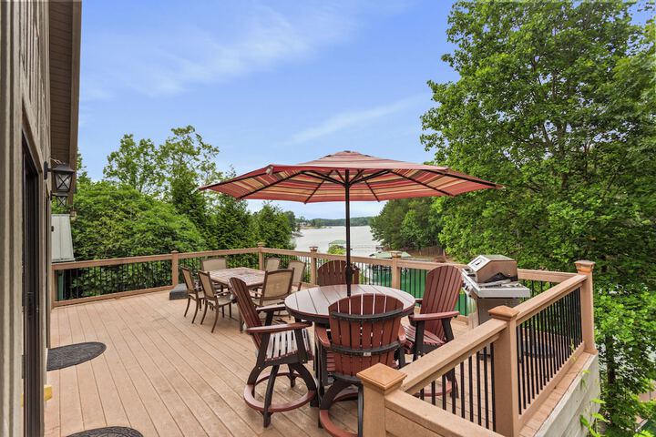 Lakefront Keowee Home w / Dock 14 Mi to Clemson