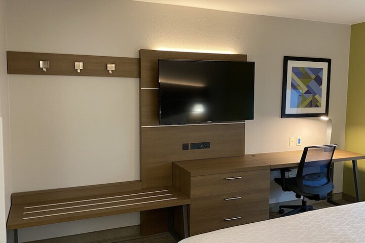 Holiday Inn Express Hotel & Suites Weston by IHG