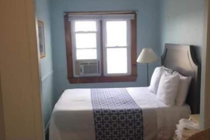 Room 17 of 49