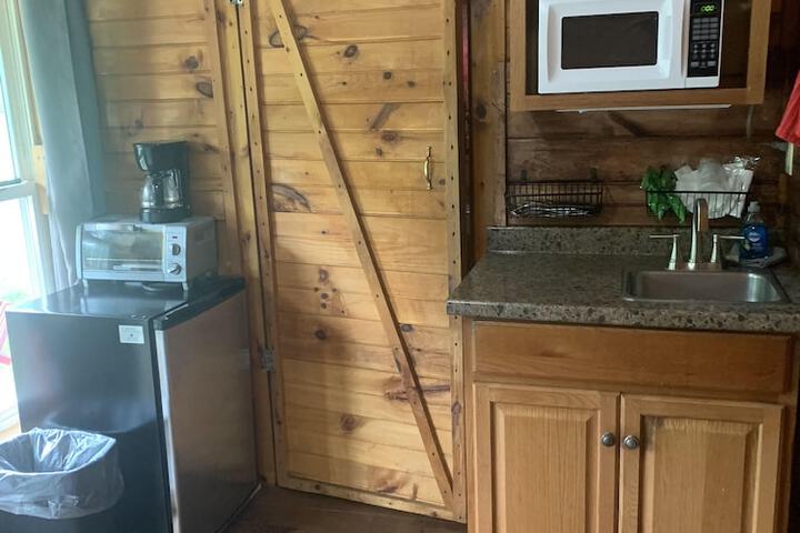 Pine Crest Motel & Cabins