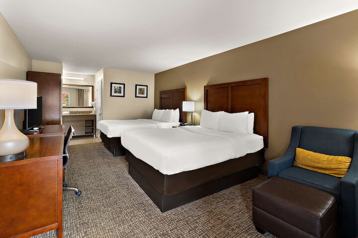 Room 25 of 43