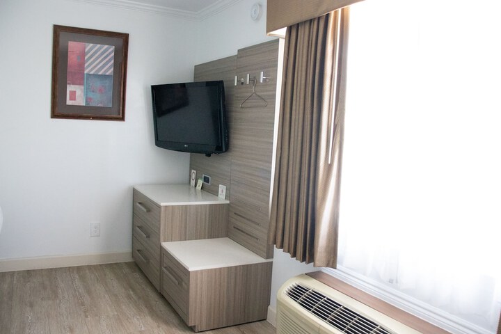Room 27 of 42