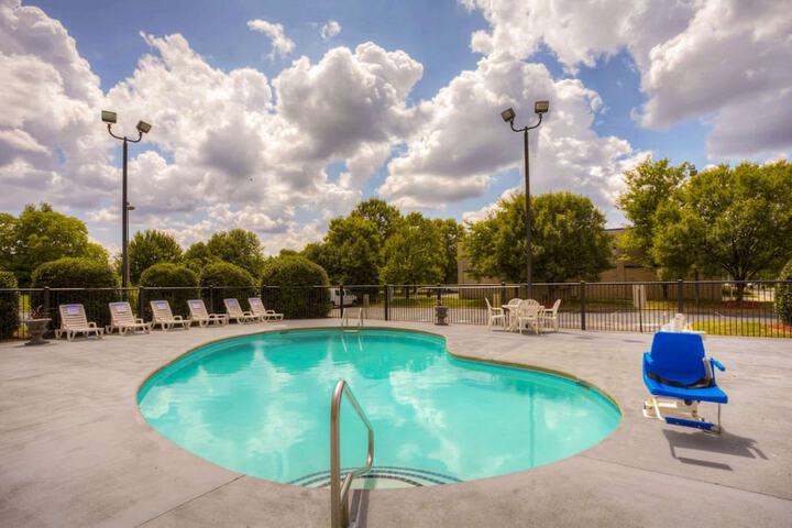 Comfort Suites Pineville - Ballantyne Area