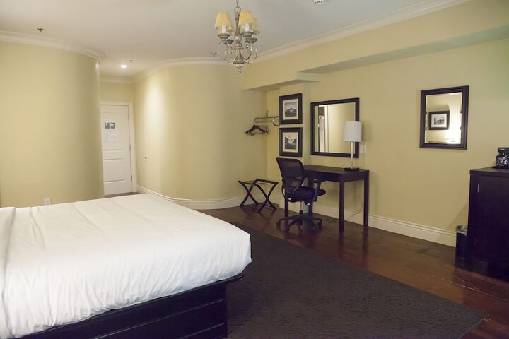 Room 16 of 32
