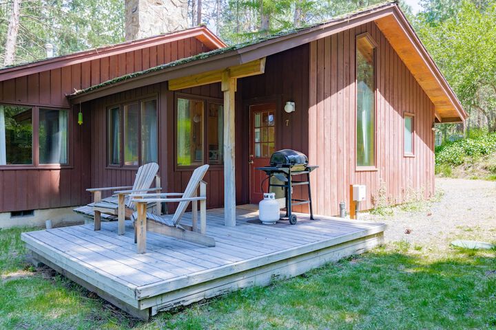 Lake Creek Lodge