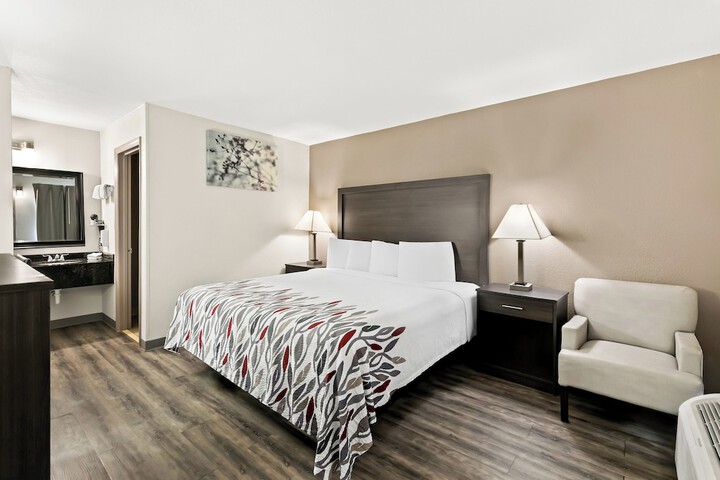 Room 27 of 38