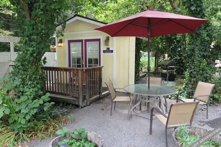 MONTE RIO COTTAGES