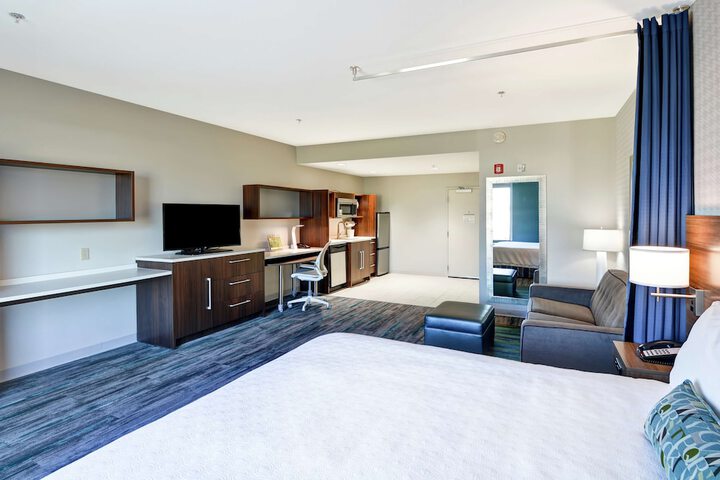 Room 27 of 39
