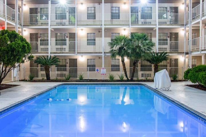 Pool 4 of 34