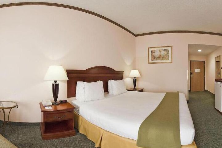 Holiday Inn Express Hotel & Suites Cleveland by IHG