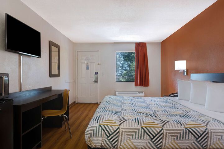 Room 11 of 30