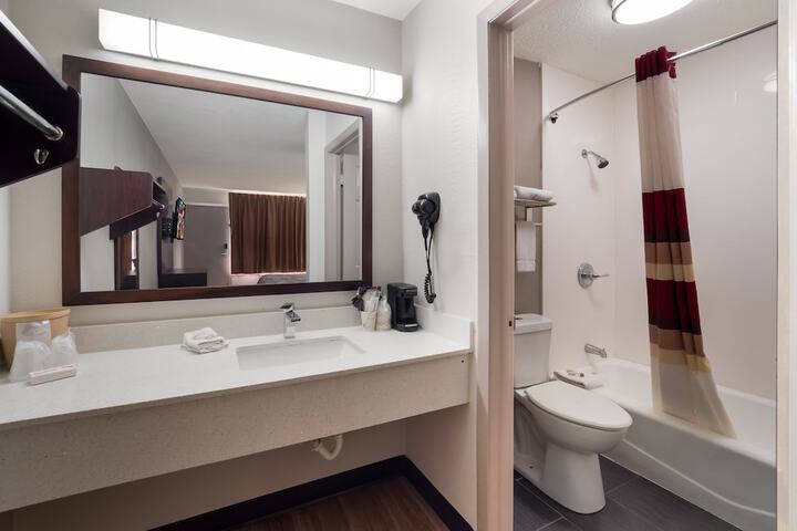 Room 30 of 32