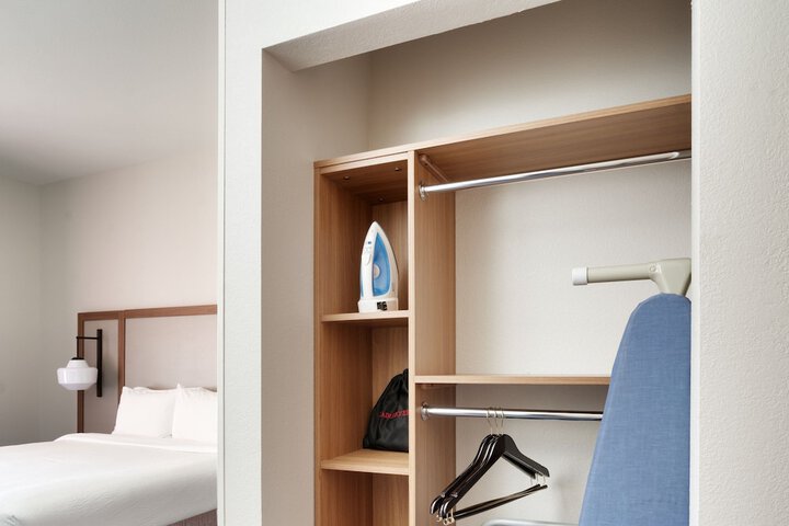 Room 13 of 38