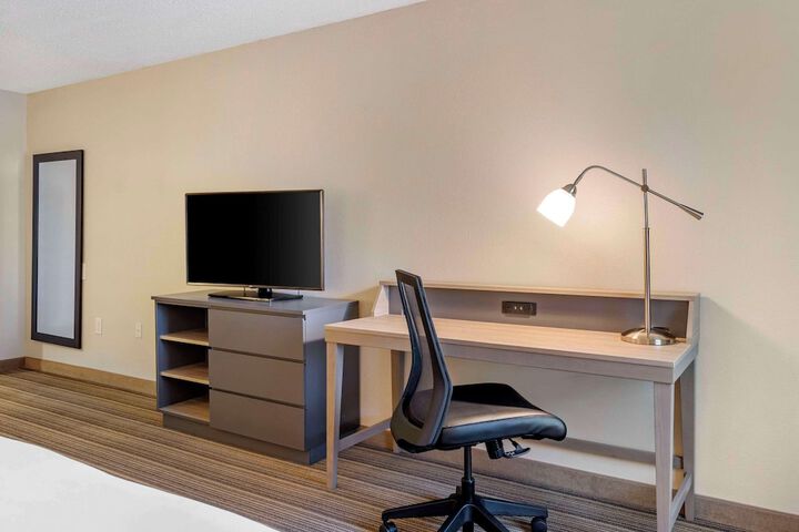 Room 11 of 32