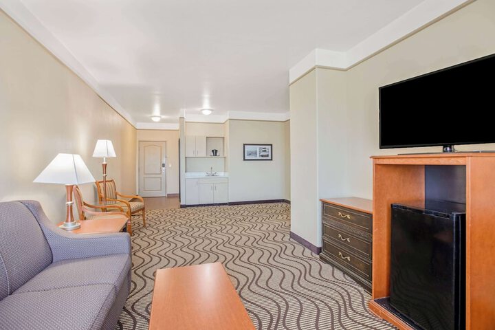 Room 7 of 30