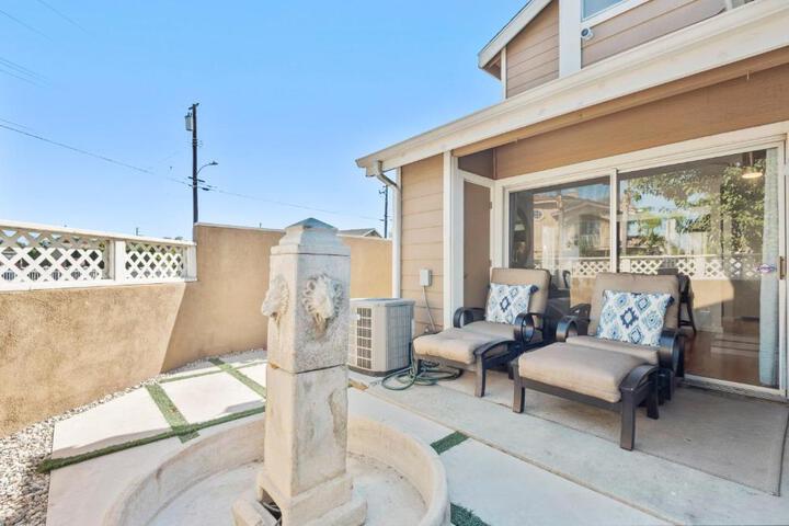 5bed 3bath Private gated community home 7miles to Downtown La close to Disney