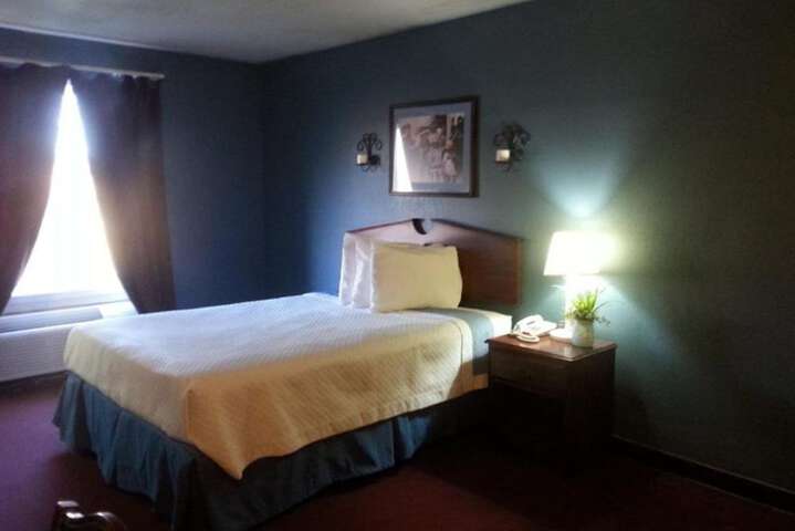 Room 6 of 16