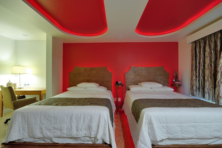 Room 8 of 33