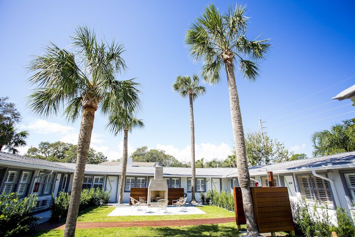 The Hotel Palms Courtyard