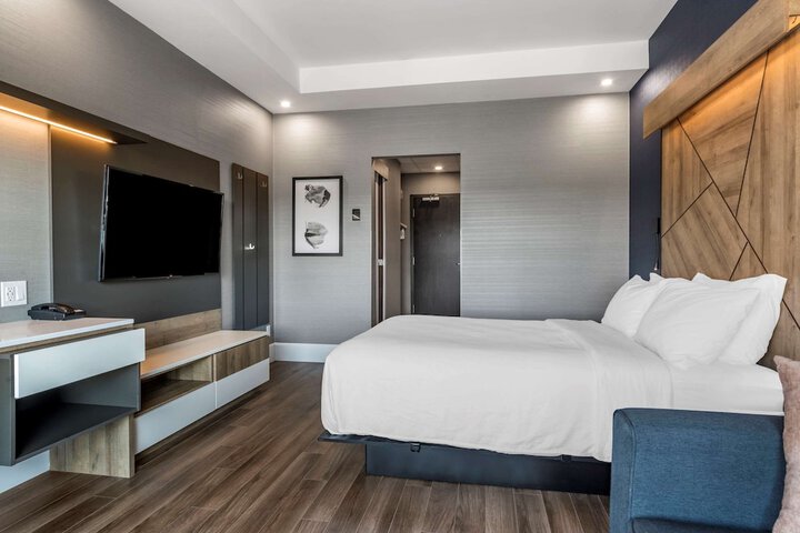 Room 47 of 65