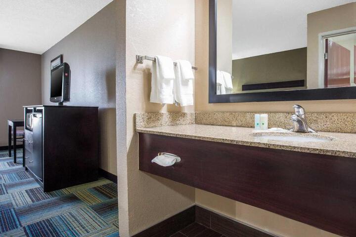 Quality Inn & Suites Arnold