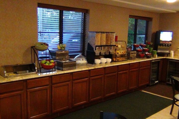 Breakfast/Coffee Service 29 of 34