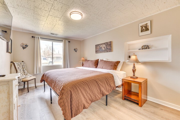 Family-friendly Ontario Home in Central Location!