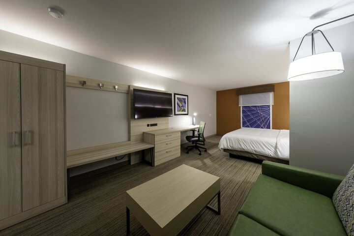 Room 11 of 29