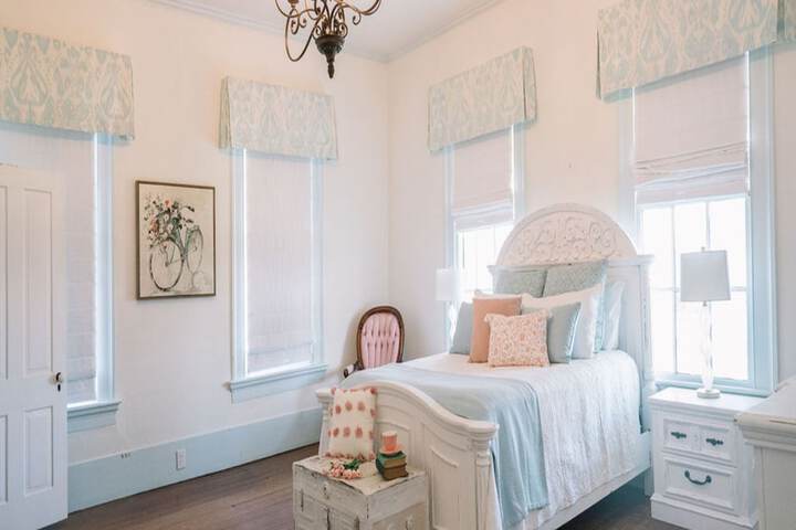 Historic Antebellum Manor