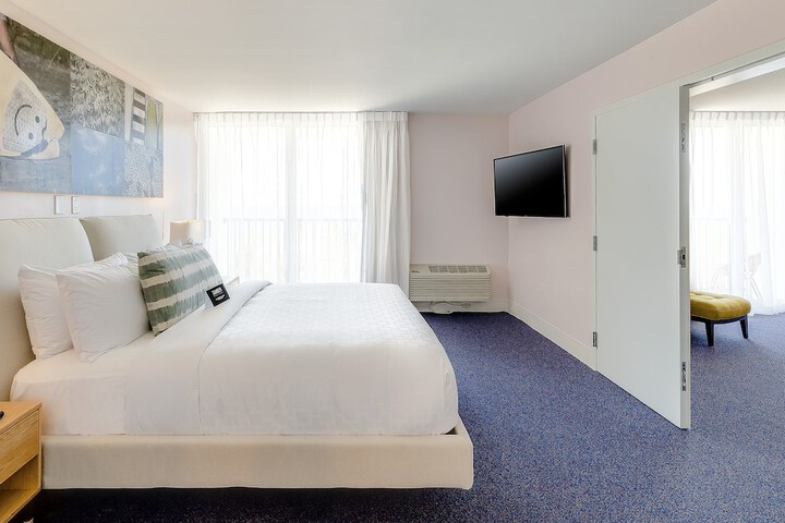 Room 15 of 77