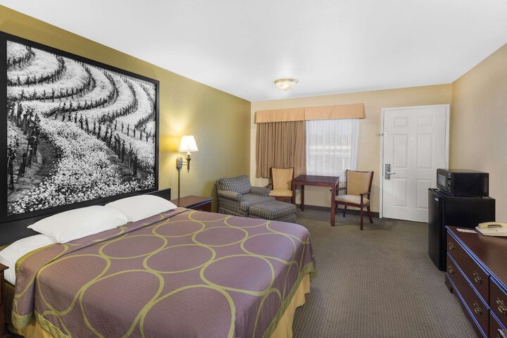 Room 16 of 33