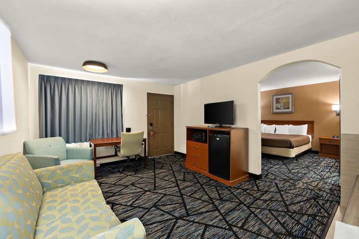 Room 6 of 27