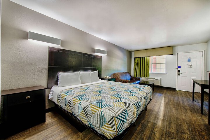 Room 21 of 26
